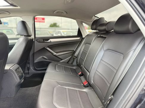 Used 2021 Volkswagen Passat 2.0T SE FWD image 29