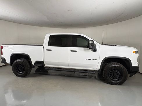 Used 2024 Chevrolet Silverado 2500 Custom w/ Custom Value Package AWD/4WD image 9