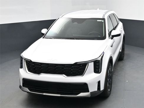 New 2026 Kia Sorento S image 9
