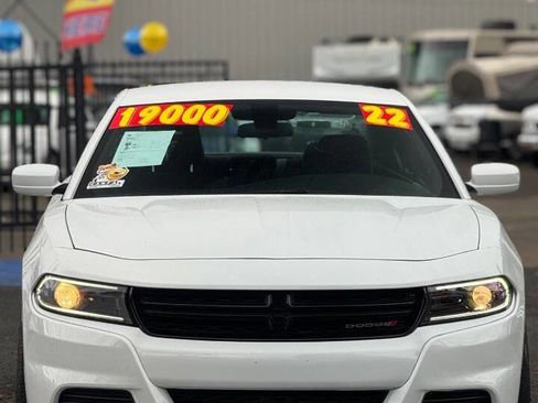 Used 2022 Dodge Charger SXT RWD image 2