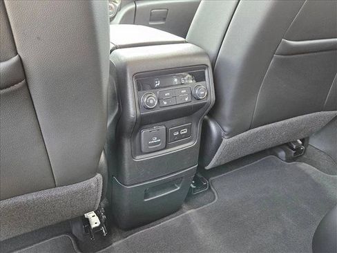 Used 2021 GMC Acadia Denali w/ Denali Technology Package FWD image 16