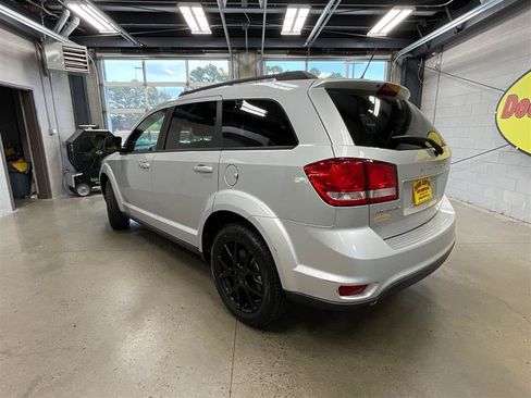 Used 2014 Dodge Journey SXT w/ Flexible Seating Group FWD image 3