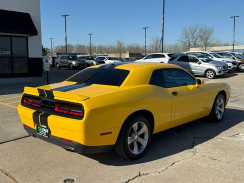 Used 2018 Dodge Challenger SXT w/ Driver Convenience Group image 14