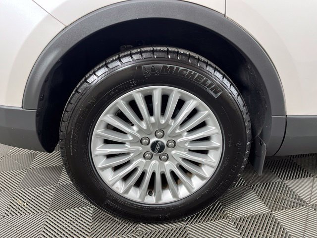 Used 2019 Lincoln Nautilus Premier AWD/4WD image 12