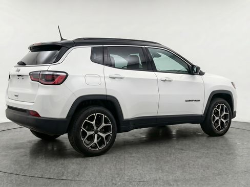 Used 2025 Jeep Compass Limited AWD/4WD image 9