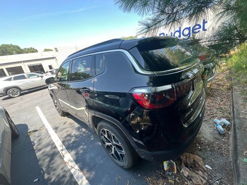 Used 2025 Jeep Compass Limited AWD/4WD image 5