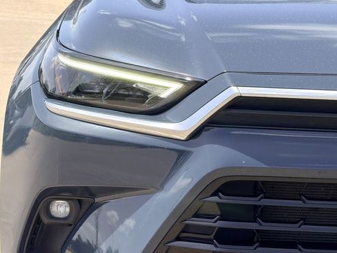 Used 2025 Toyota Grand Highlander AWD image 4