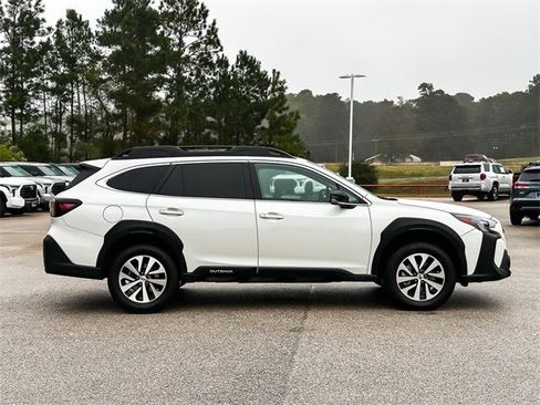 Used 2023 Subaru Outback Premium image 9