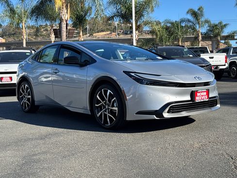 New 2027 Toyota Prius Plug-In Hybrid FWD image 4