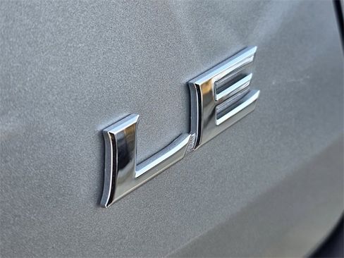 Used 2025 Toyota Sienna LE image 8