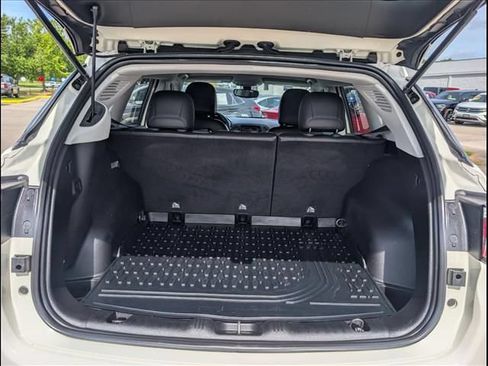 Used 2018 Jeep Compass Latitude FWD image 19