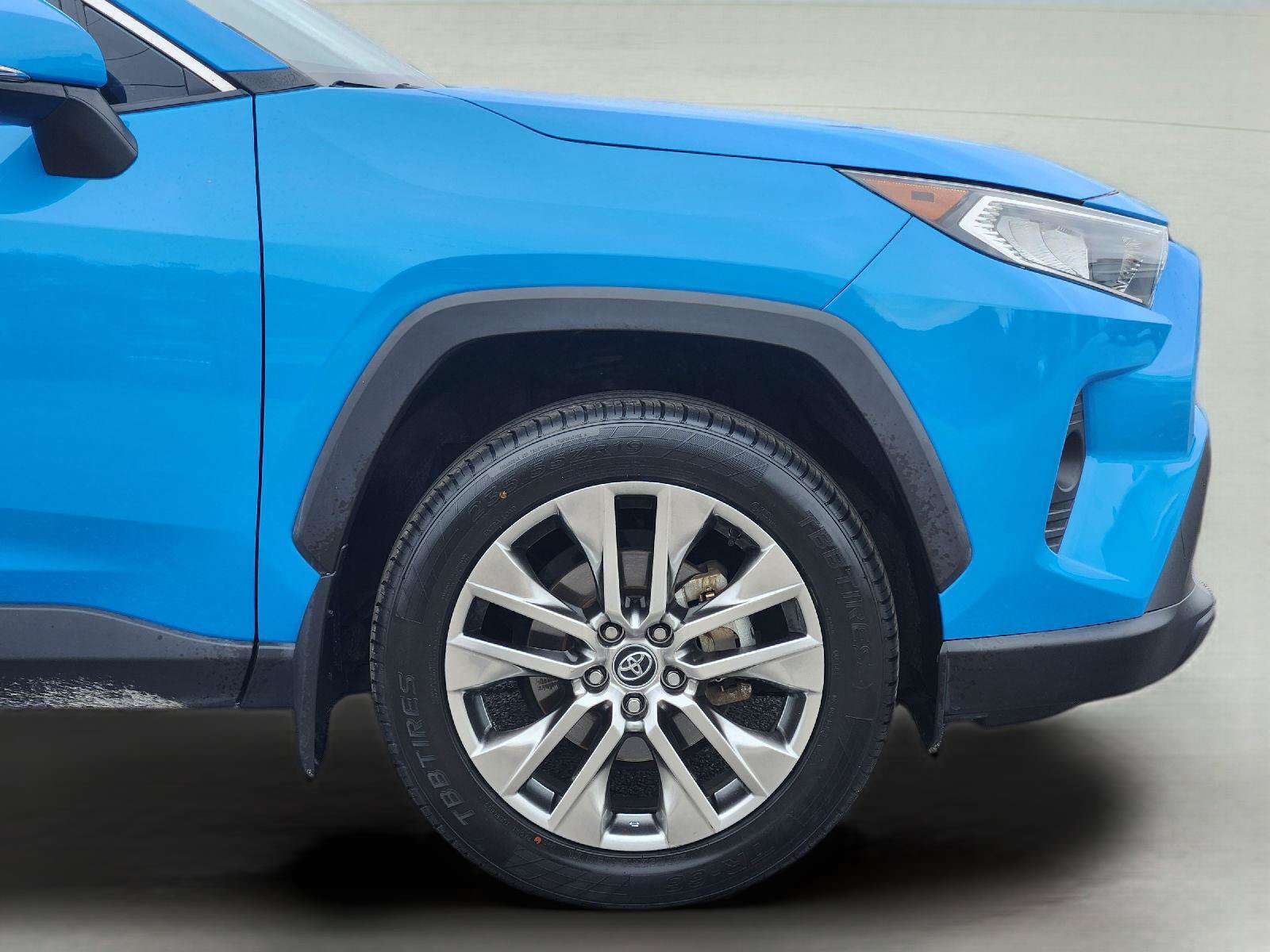 Used 2020 Toyota RAV4 XLE Premium FWD image 9