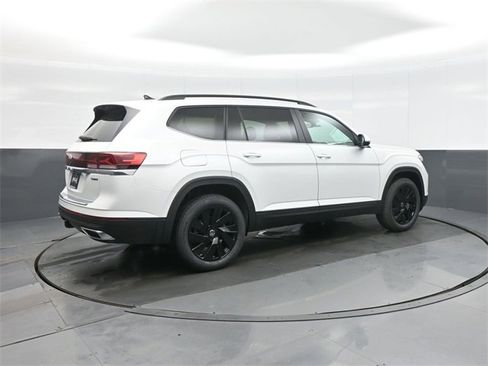 New 2026 Volkswagen Atlas SE image 7