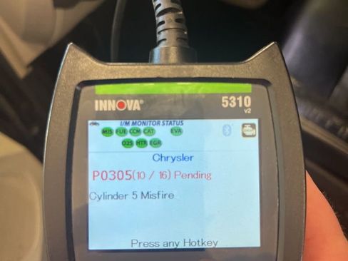 Used 2015 Chrysler Town & Country Touring image 10