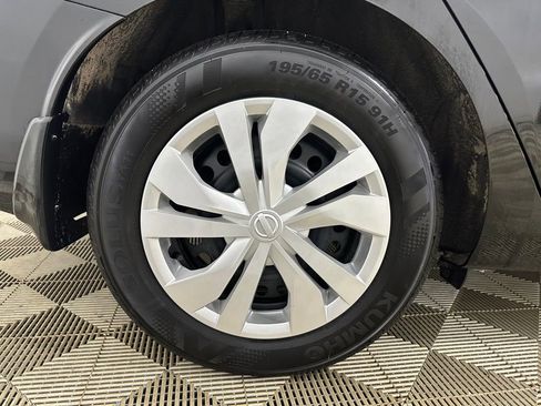 Used 2025 Nissan Versa S w/ Trunk Package image 27