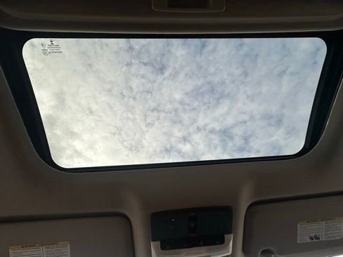 Used 2025 Nissan Sentra SR w/ SR Premium Package image 42