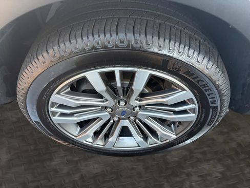 Used 2018 Ford Explorer Platinum AWD/4WD image 42