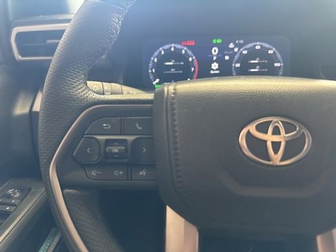 Certified 2025 Toyota Tacoma TRD Off-Road image 14