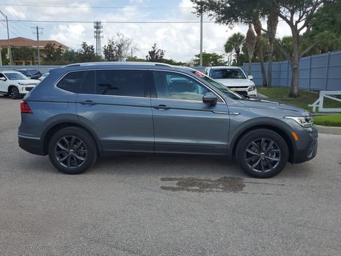 Certified 2023 Volkswagen Tiguan SE w/ Panoramic Sunroof Package FWD image 4