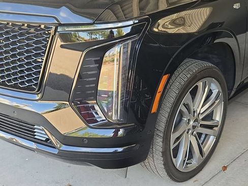 Certified 2025 Cadillac Escalade Sport Platinum AWD/4WD image 9