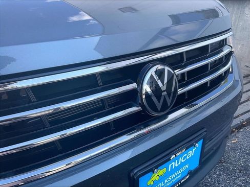 Used 2024 Volkswagen Tiguan SE AWD/4WD image 30