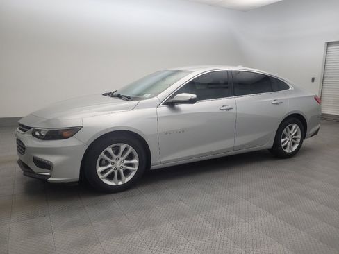 Used 2018 Chevrolet Malibu LT FWD image 2