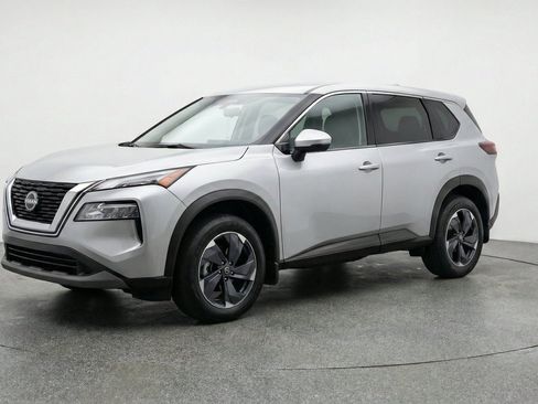 Used 2025 Nissan Rogue SV AWD/4WD image 3