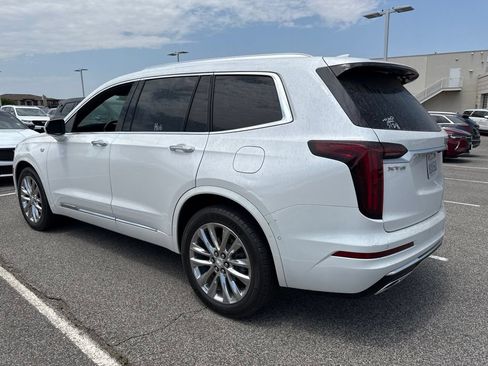 Used 2021 Cadillac XT6 Premium Luxury FWD image 4