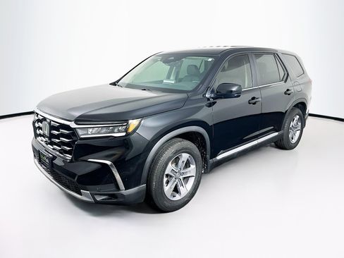Used 2025 Honda Pilot EX-L image 3