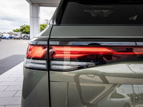 New 2026 Volkswagen Tiguan SE R-Line FWD image 16