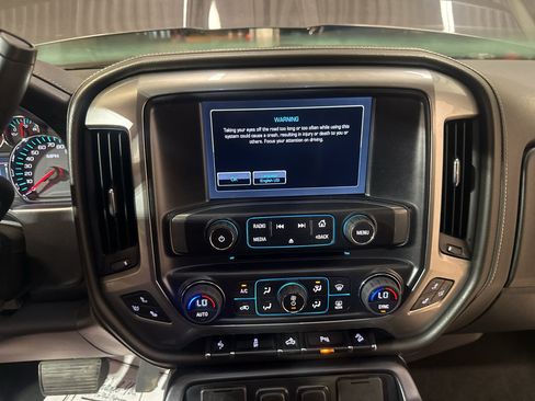 Used 2015 Chevrolet Silverado 1500 LTZ Z71 w/ LTZ Plus Package AWD/4WD image 20