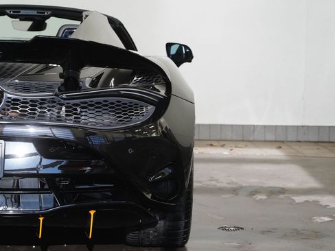 Used 2025 McLaren 750S Spider image 19