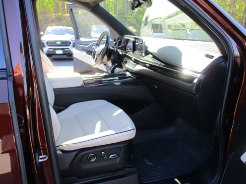 Used 2023 Cadillac Escalade Sport w/ LPO, ONYX Package AWD/4WD image 17