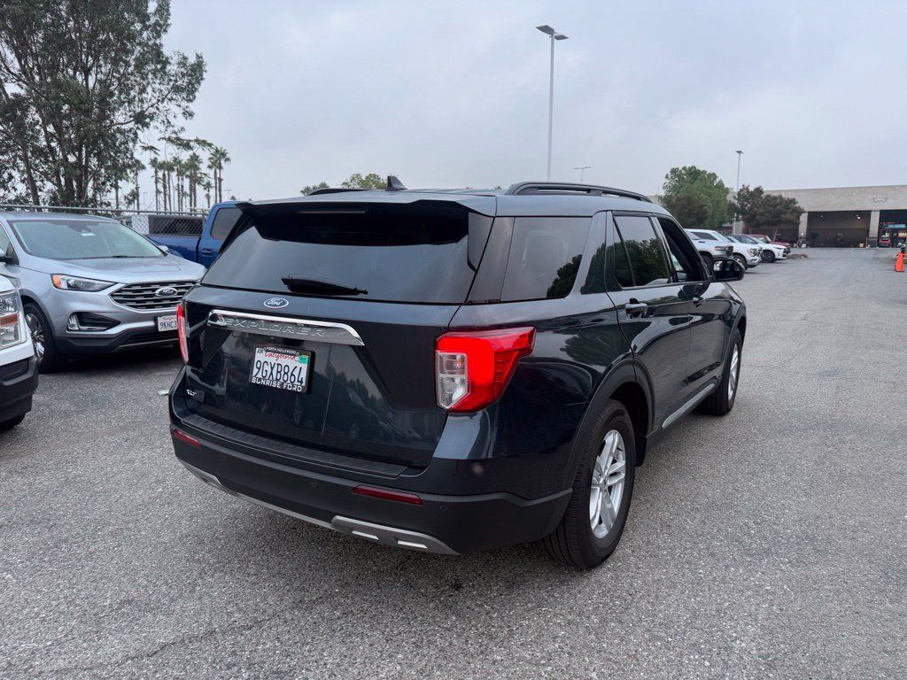 Used 2023 Ford Explorer XLT w/ Equipment Group 202A RWD image 3