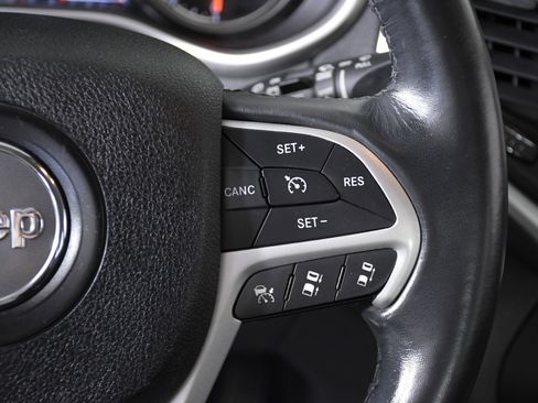 Used 2016 Jeep Cherokee Trailhawk w/ Comfort/Convenience Group image 13