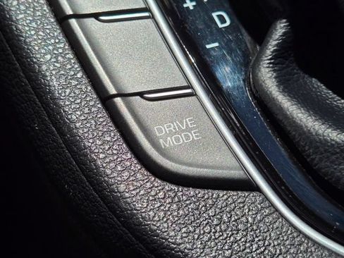 Used 2020 Hyundai Elantra GT FWD image 32