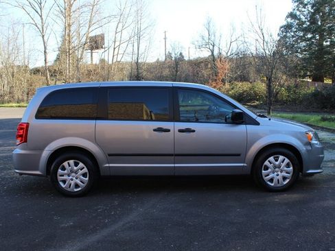 Used 2016 Dodge Grand Caravan American Value Package image 5