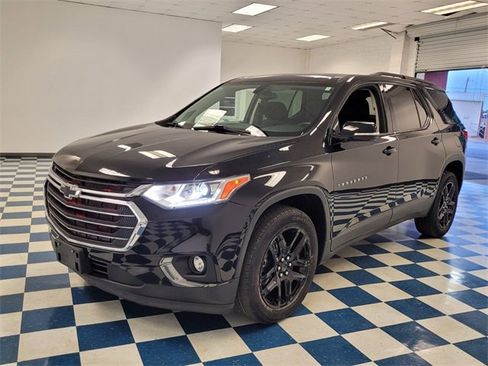 Used 2020 Chevrolet Traverse LT w/ LPO, Black Accent Package image 3