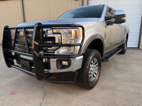 Used 2021 Ford F350 Lariat image 11