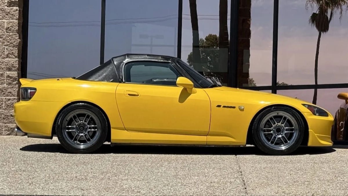 Used 2002 Honda S2000 image 24