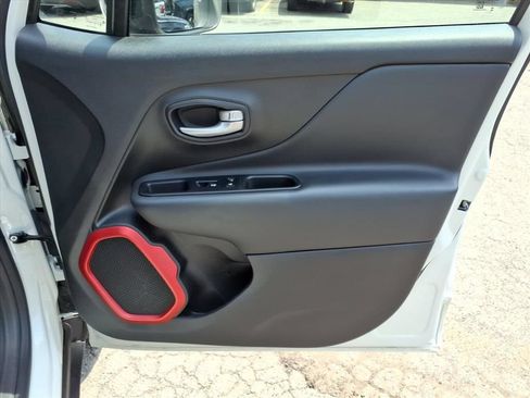 Used 2023 Jeep Renegade Trailhawk AWD/4WD image 31
