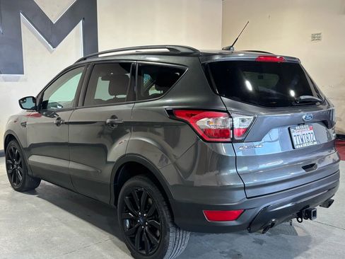 Used 2017 Ford Escape SE w/ SE Sport Appearance Package image 6