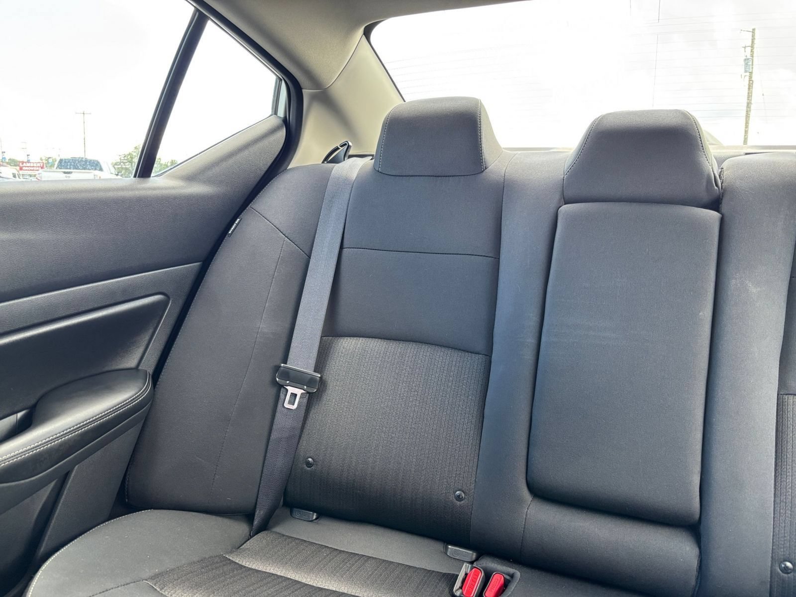Used 2025 Nissan Altima 2.5 SV FWD image 39