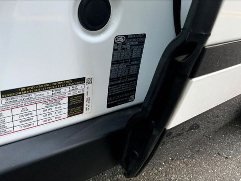 Used 2026 Land Rover Range Rover Velar Dynamic SE image 33