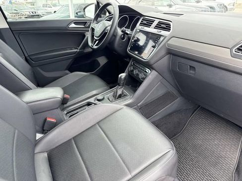 Used 2020 Volkswagen Tiguan SE image 19