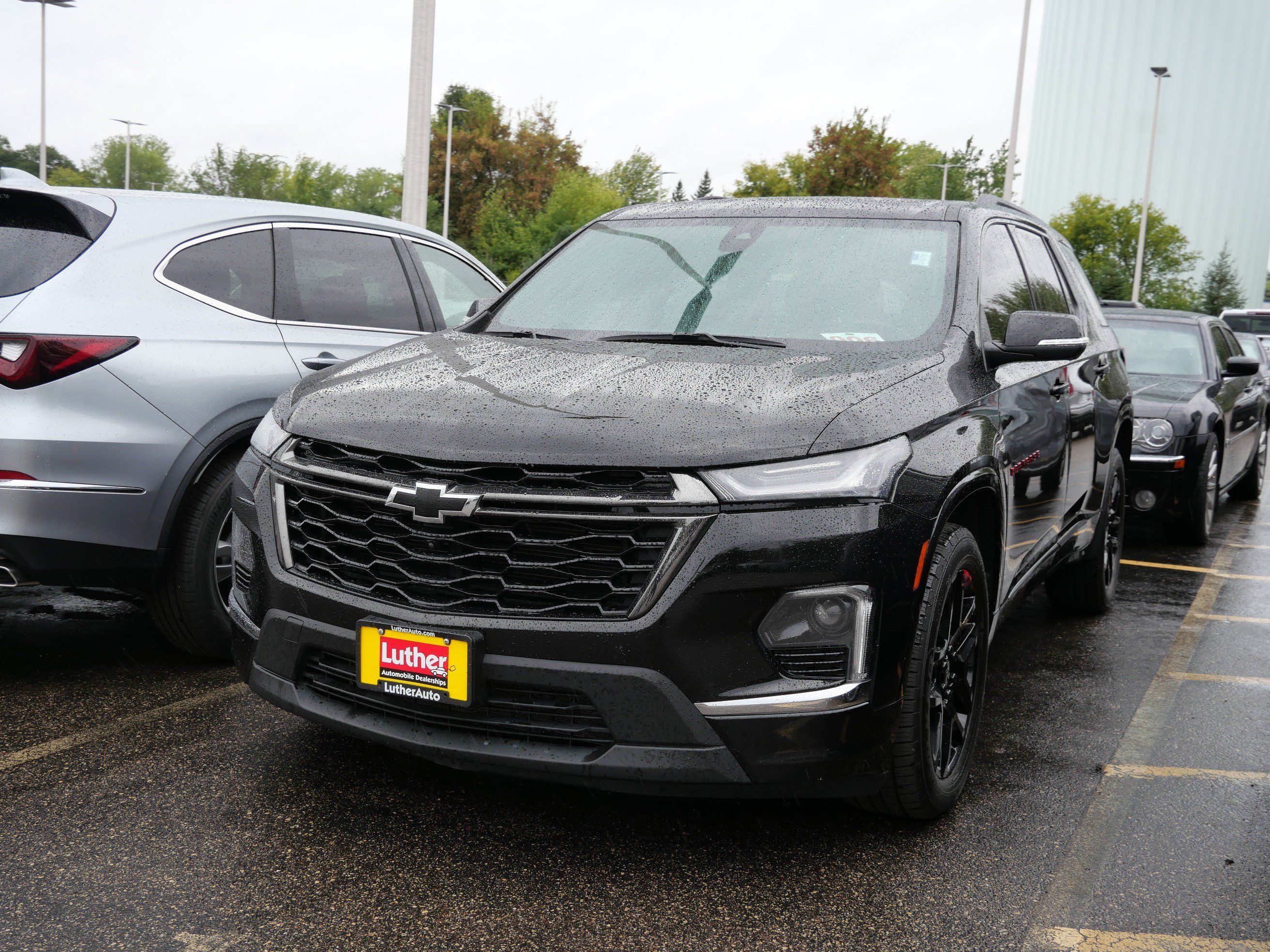 Used 2023 Chevrolet Traverse Premier w/ Redline Edition AWD/4WD image 3