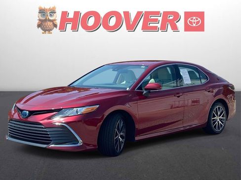 Used 2022 Toyota Camry XLE FWD image 5