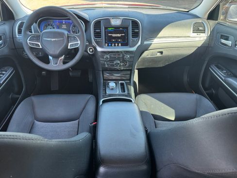 Used 2022 Chrysler 300 Touring image 17