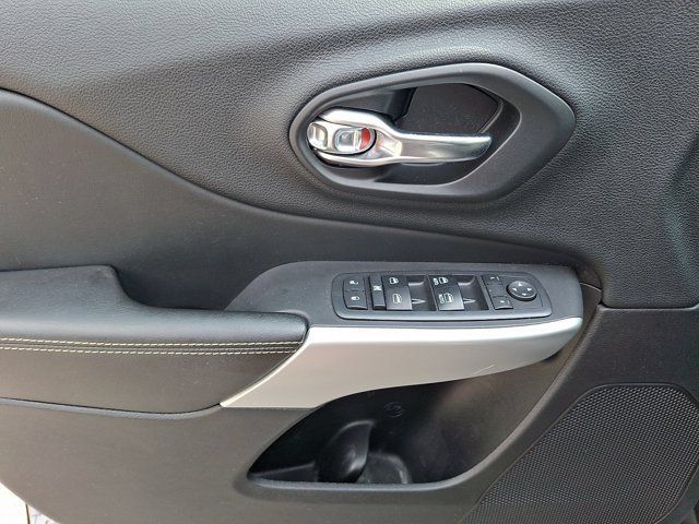 Certified 2018 Jeep Cherokee Latitude Plus AWD/4WD image 16