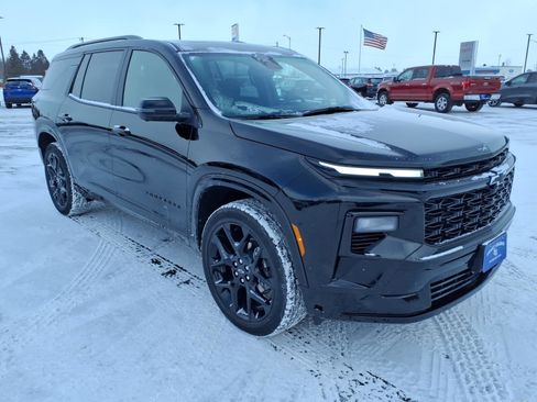 Used 2025 Chevrolet Traverse RS image 8